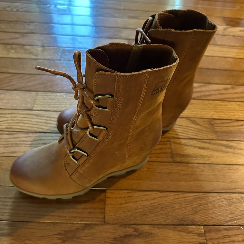Sorel Wedge Joan of Arctic Leather Brown Lace-Up Boots; sz 8